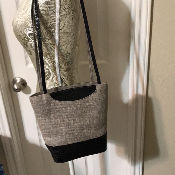 Retta Wollfe genuine alligator and cloth made in Italy shoulder bucket bag. - Picture 2 of 13